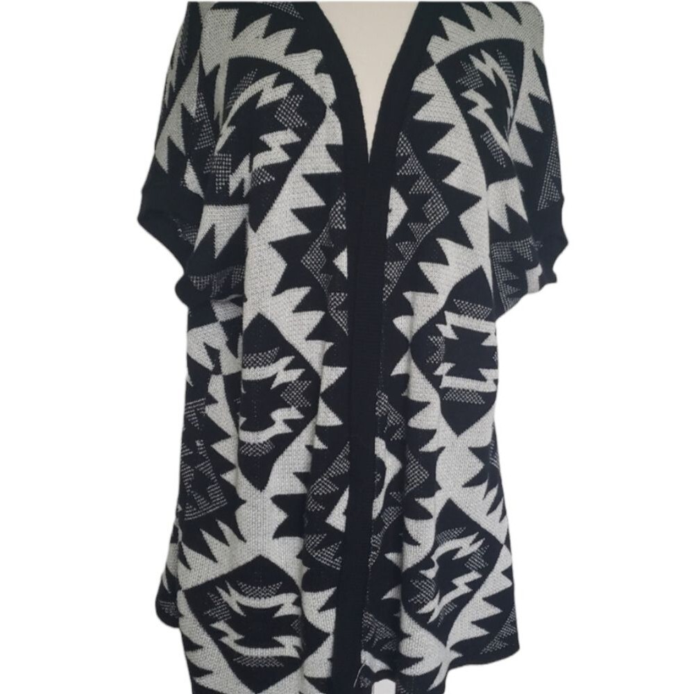 KIRRA - B&W Short Sleeve Aztec Cardigan - Large